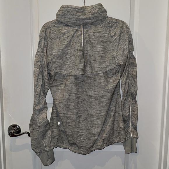 Lululemon Running Jacket Size 6 - Picture 5 of 7
